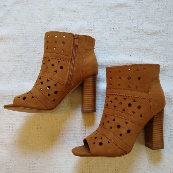 torrid Shoes - Torrid Cognac Cut Out Peep Toe Ankle Booties Sz 9
